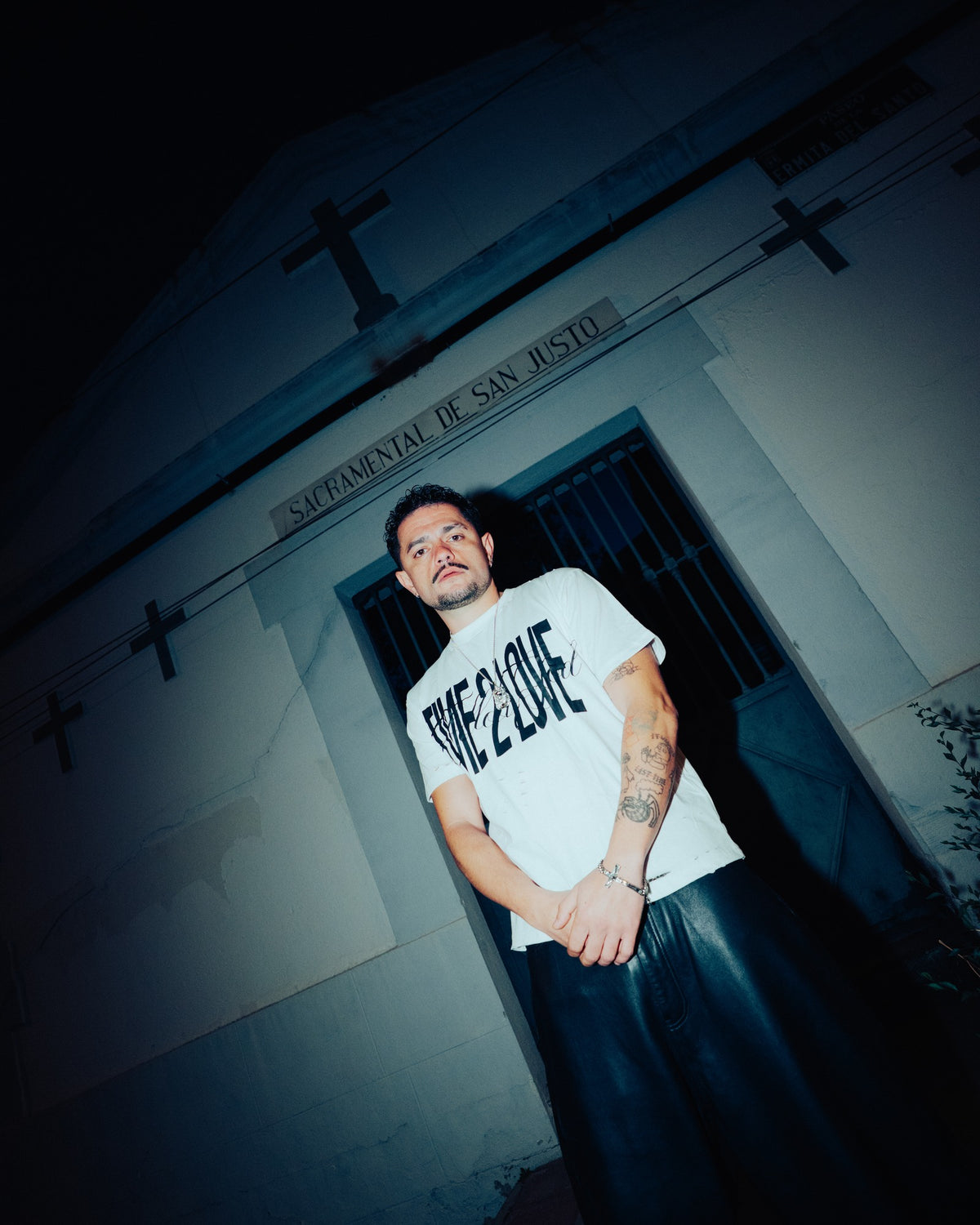 TIME2LOVE Distressed Tee